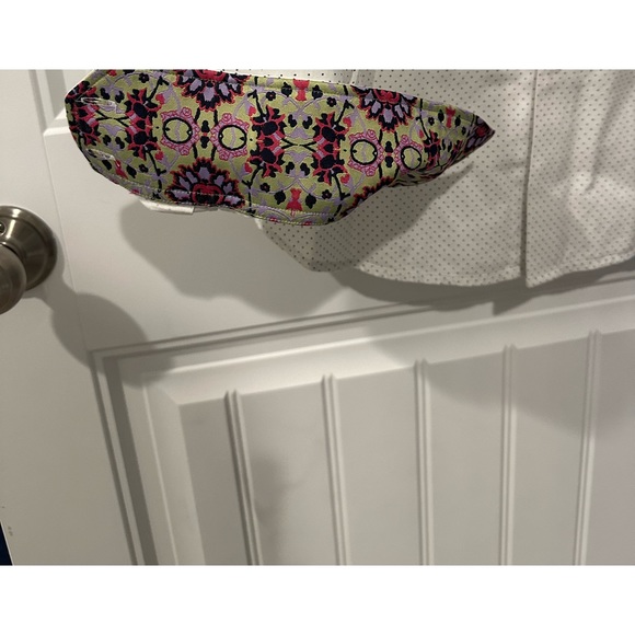 A sporty looking shirt- great graphics - not worn much - Picture 4 of 4